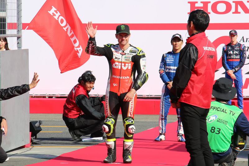 八郷社長がイベント参加の選手やチーム監督などをお出迎え