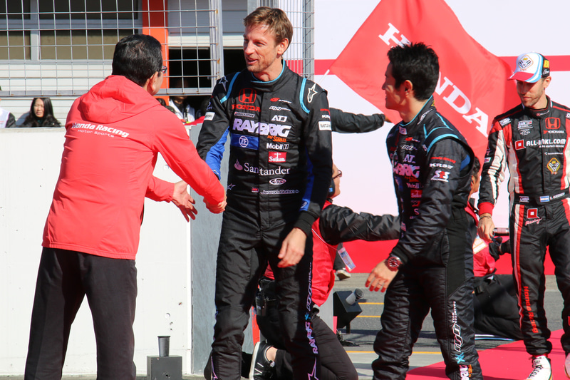 八郷社長がイベント参加の選手やチーム監督などをお出迎え