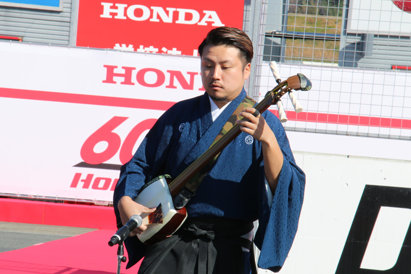 セレモニー冒頭では和太鼓と三味線による演奏も披露された