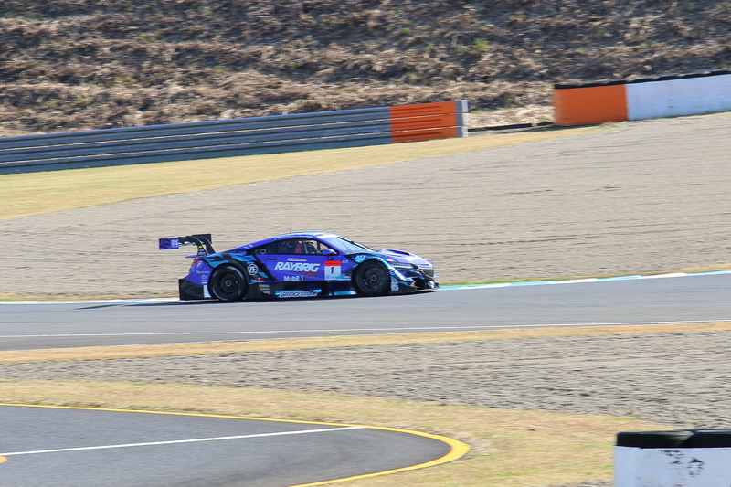 ドライバー交代も行なわれる本格的なワンメイクレースの結果、山本尚貴/ジェンソン・バトン組の1号車「RAYBRIG NSX-GT」が優勝。バトン選手はNSX-GTでのツインリンクもてぎラストバトルを勝利で終えた