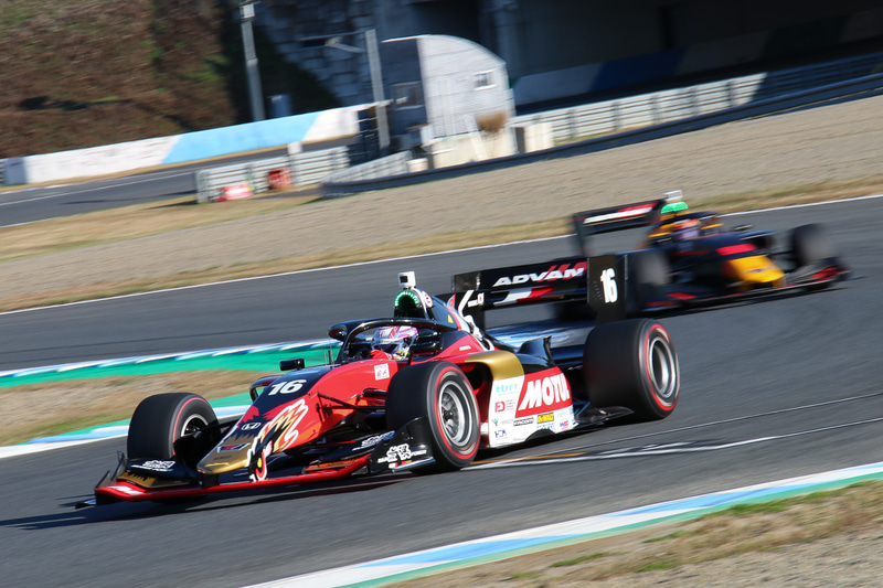 SUPER FORMULA FINAL BATTLEには1号車、5号車、16号車、17号車、50号車、64号車、65号車の7台が出走