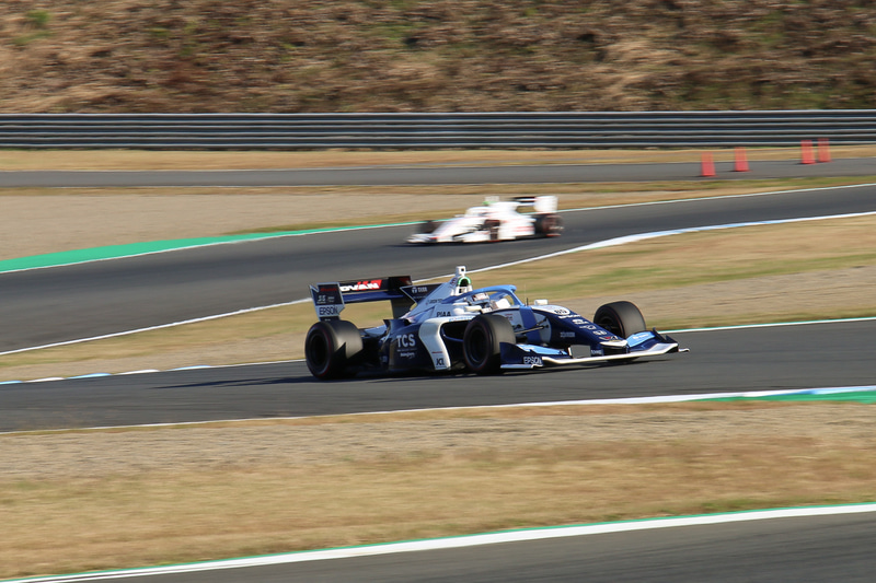 SUPER FORMULA FINAL BATTLEには1号車、5号車、16号車、17号車、50号車、64号車、65号車の7台が出走