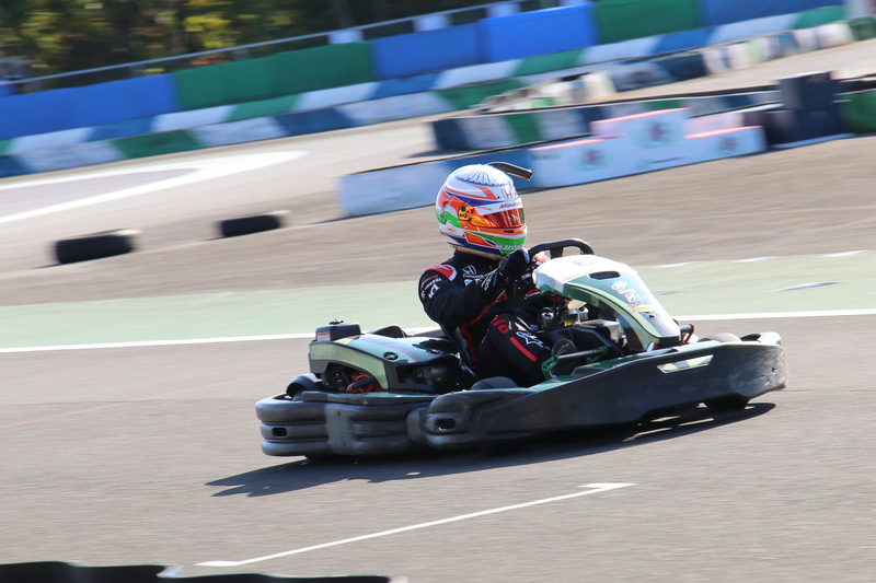 2輪ライダーに交代してバトルがヒートアップ