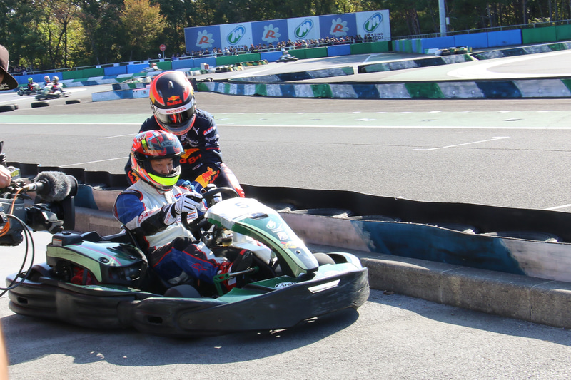 2輪ライダーに交代してバトルがヒートアップ