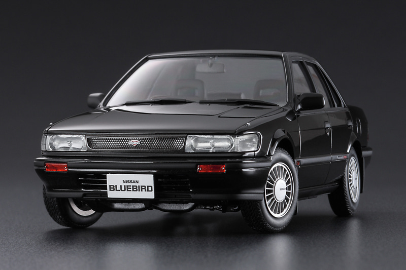 1/24スケールプラモデルの新製品「ニッサン ブルーバード 4ドアセダン SSSアテーサ リミテッド（U12型）前期」（写真は完成見本）