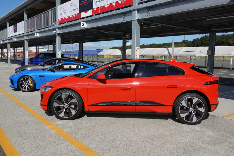 ジャガーのスポーツラインアップと比べても、存在感の高さを感じるI-PACE