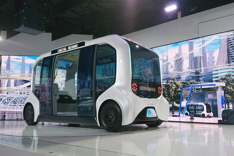 初日のあいさつで豊田社長を乗せて登場した、自動運転の「e-Palette」。トヨタブースのイチオシだ