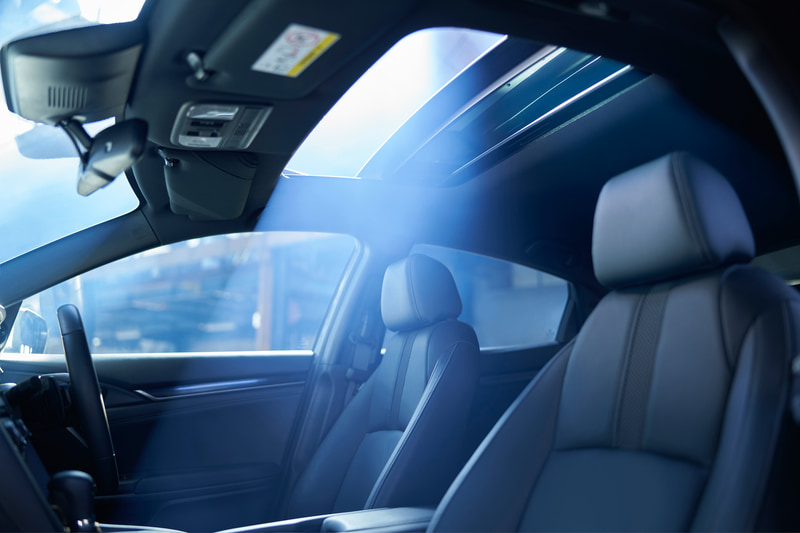 ハッチバックに「トップロードサンルーフ」を設定