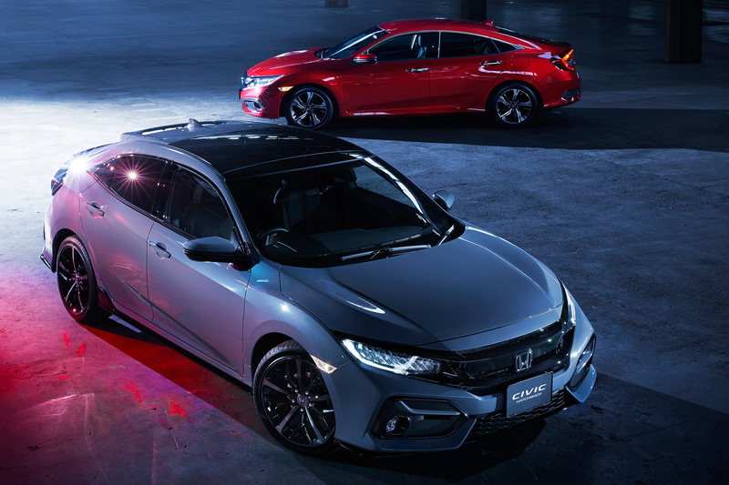手前から「シビック ハッチバック」「シビック セダン」