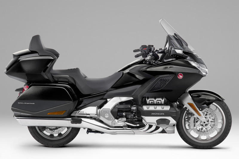 「ダークネスブラックメタリック」のGold Wing Tour