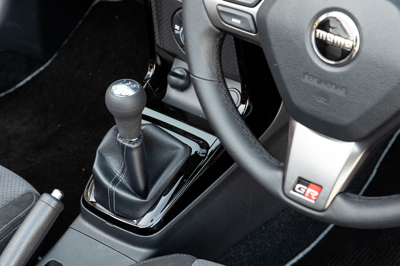 CVT車とMT車を用意