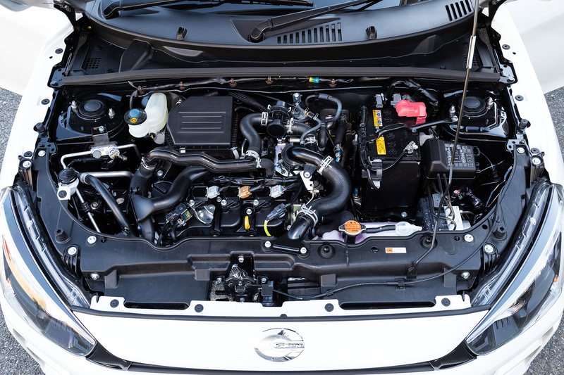 直列3気筒DOHC 0.66リッターエンジンは最高出力47kW（64PS）/6400rpm、最大トルク92Nm（9.4kfgm）/3200rpmを発生。WLTCモード燃費はCVT車が19.2km/L、5速MT車が18.6km/L