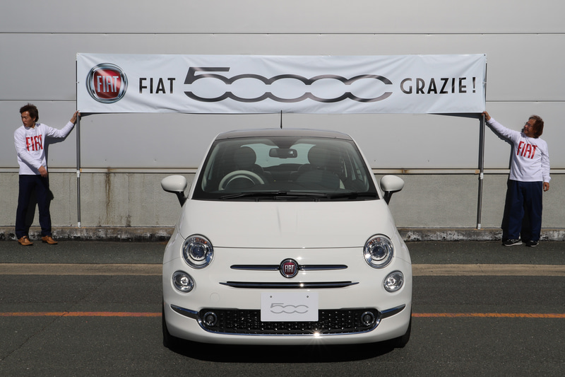 5万台目の500。グレードはLounge