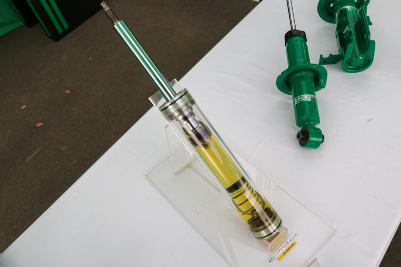 ハイドロ・バンプ・ストッパ（H.B.S）説明用のクリアモデル