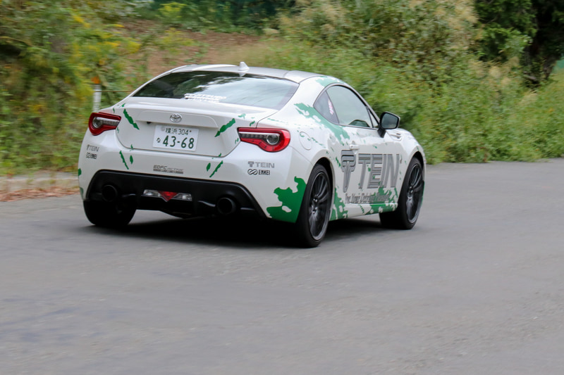 あまり舗装のよくない荒れた路面で試乗したが、乗り味に角がなく快適だ