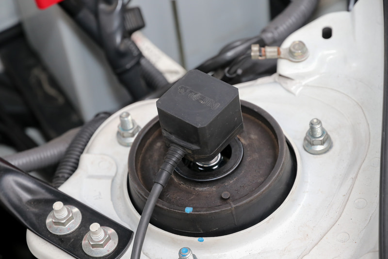 車内から減衰力を調整できるEDFCシリーズにも一部の車種で対応するとのこと。減衰力でけっこう乗り味が変わるので楽しめる