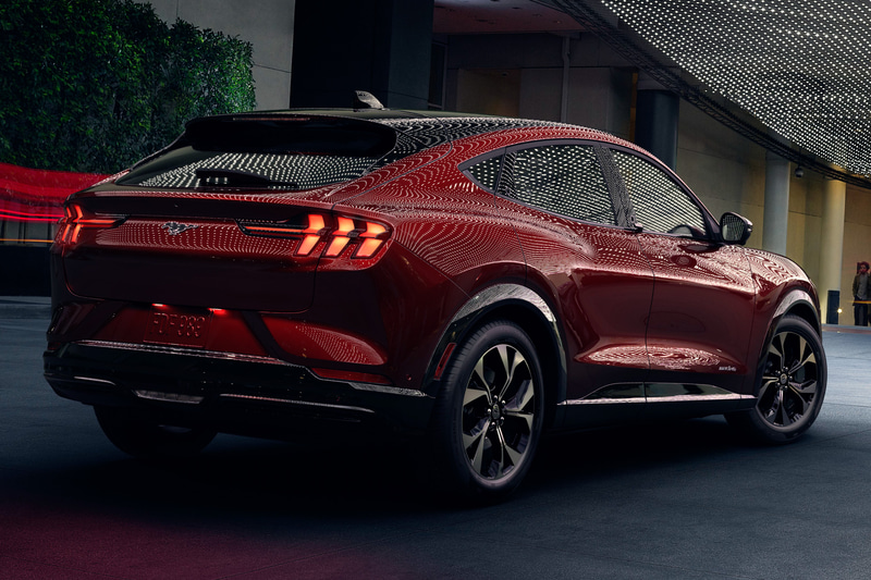 マスタングのラインアップに追加される新型SUV「Mach-E」