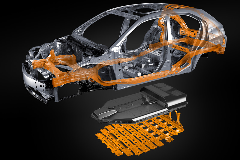 事故発生時の衝撃からバッテリーを保護するボディ構造を採用。前後左右からの衝撃を受け止め、下からの入力にも対応している