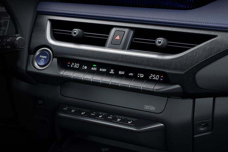 加飾パネルはヘアライン仕上げ