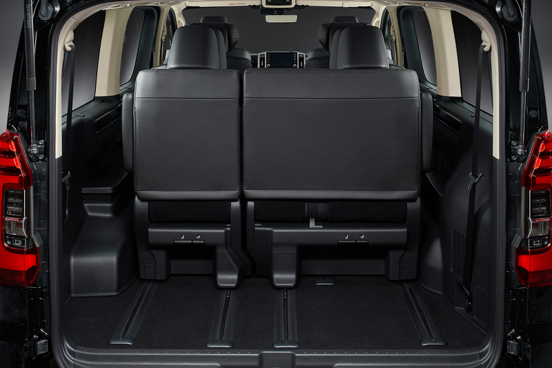 4列シート車のラゲッジスペース