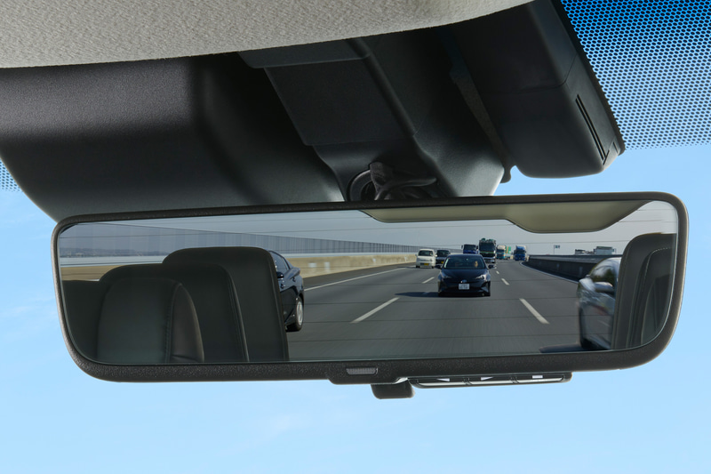 リアカメラの映像をディスプレイ表示できる「デジタルインナーミラー」を標準装備