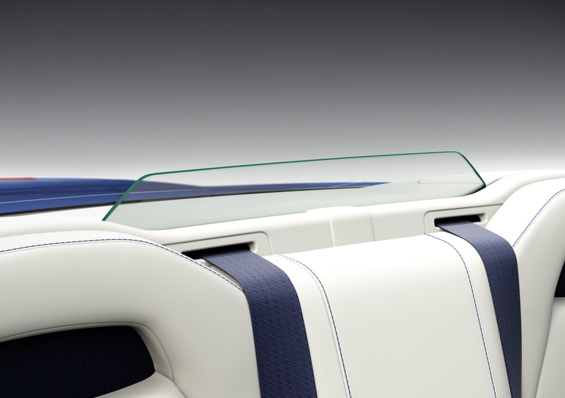 風の流れをコントロールするウィンドディフレクターや、ネックヒーターを採用