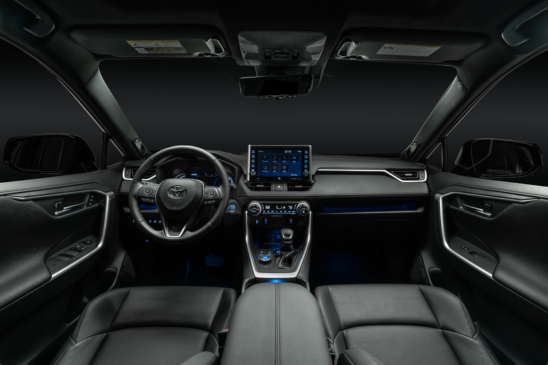 インテリアの基本的な造形はRAV4から踏襲