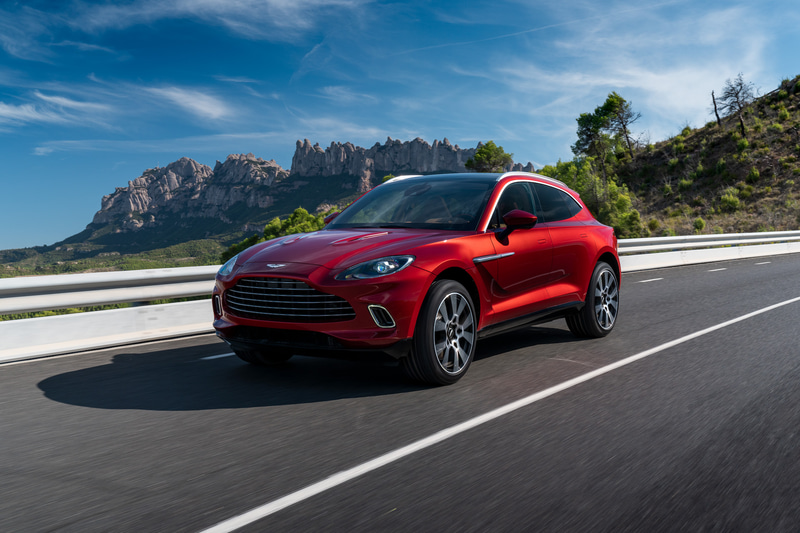 ブランド初のSUV「DBX」