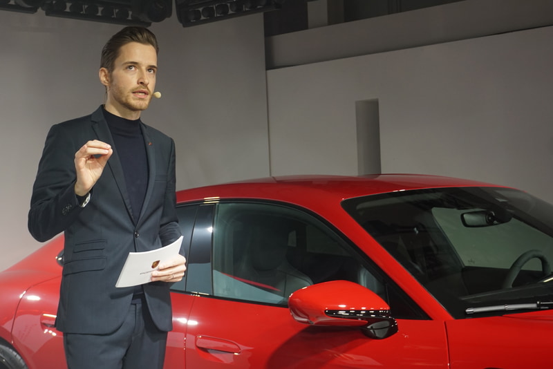 タイカンの商品プレゼンテーションを行なった、ポルシェジャパン株式会社 マーケティング部プロダクトマネージャーのアレキサンダー・クワース氏