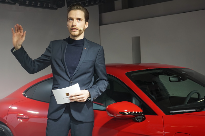 タイカンの商品プレゼンテーションを行なった、ポルシェジャパン株式会社 マーケティング部プロダクトマネージャーのアレキサンダー・クワース氏