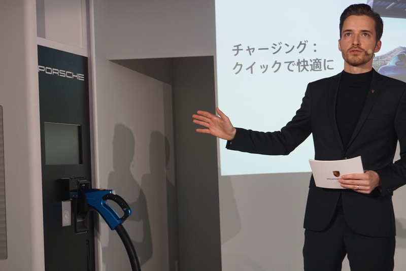 タイカンの商品プレゼンテーションを行なった、ポルシェジャパン株式会社 マーケティング部プロダクトマネージャーのアレキサンダー・クワース氏