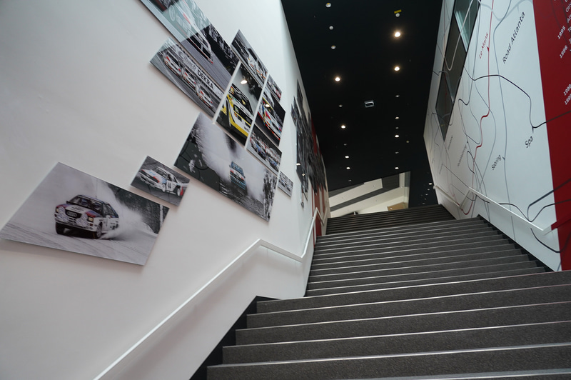 ノイブルグにあるアウディ スポーツの本拠地。入口にはアウディのモータースポーツヒストリーが表示されている