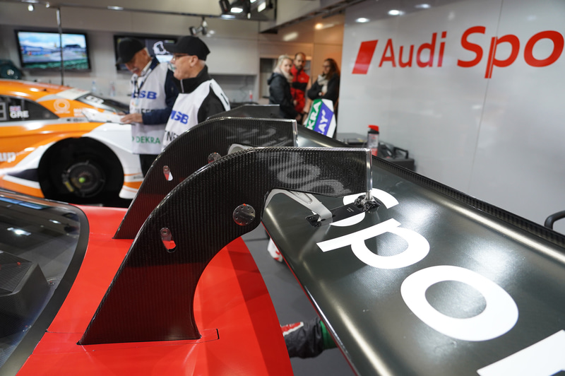 DTMの車両にはDRSやプッシュトゥーパスが装着されているが今回のレースでは使われない