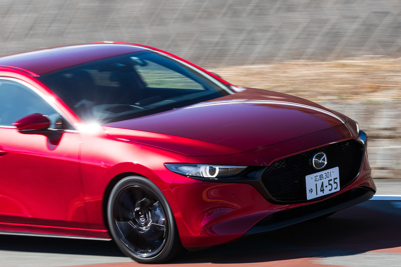 SKYACTIV-Xの力強い加速を実感