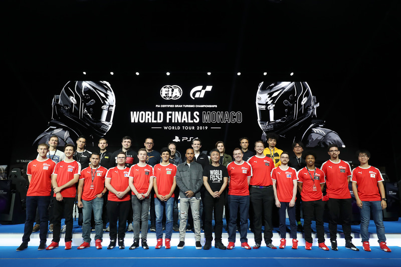 ハミルトン選手が参加した「プロアマ対抗戦」出場者。世界各国のメディア関係者が出場、日本からCar Watchも出場した