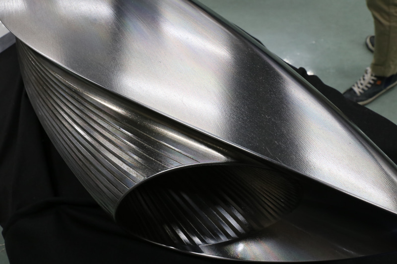 こうした技術の磨き上げによって作られたオブジェ。2017年の東京モーターショーに出展された「Art Piece」