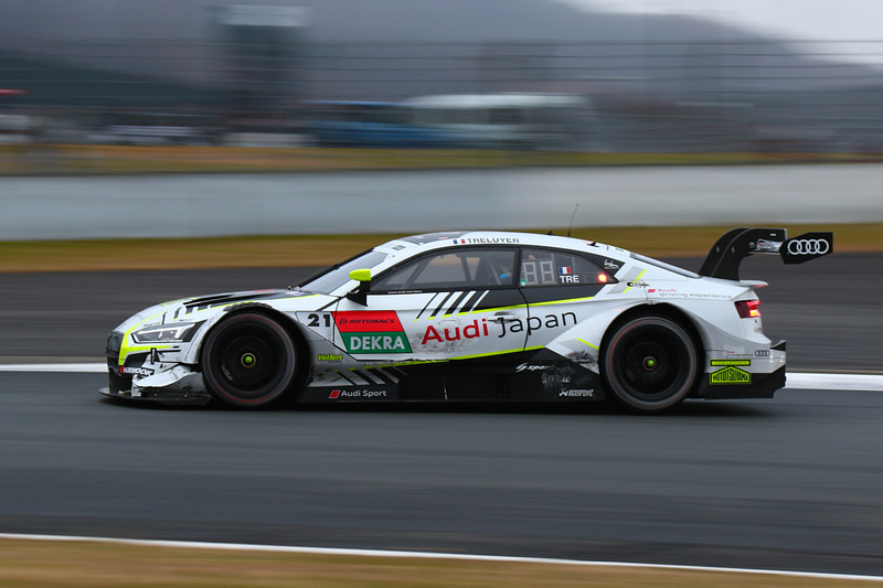 特別交流戦を走るブノワ・トレルイエ選手の21号車 Audi Sports Japan RS5 DTM