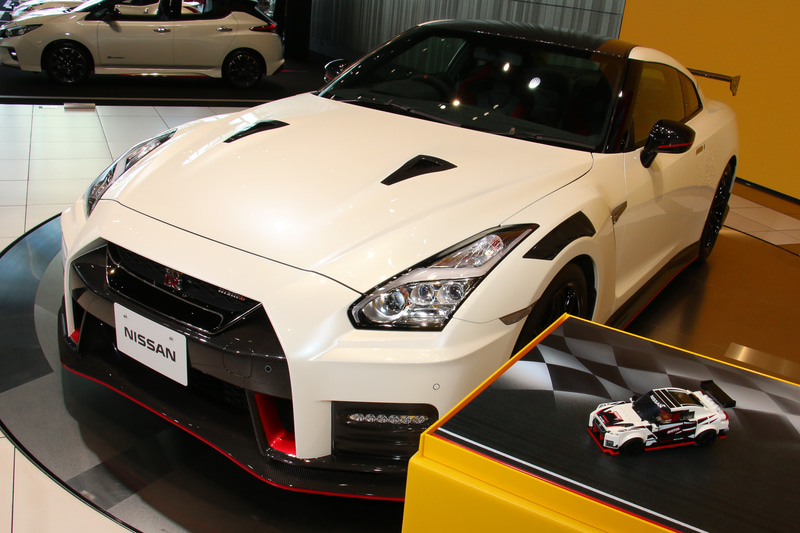 GT-R NISMOの細部に至るまでレゴのブロックを使ってしっかりと再現されている