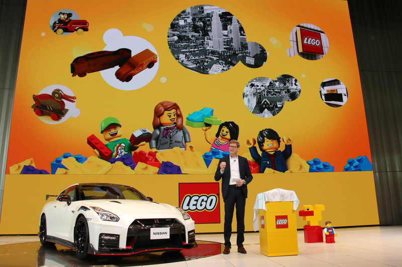 1932年にスタートしたレゴの歴史などを紹介するクリスチャンセン氏