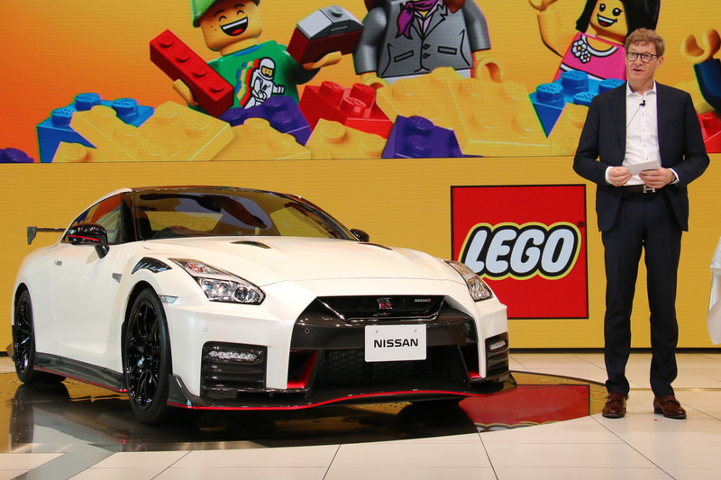 クリスチャンセン氏はレゴを使って遊ぶことと、日産のエンジニアがGT-Rの開発で取り組んでいる努力は基本的に同じものだと解説