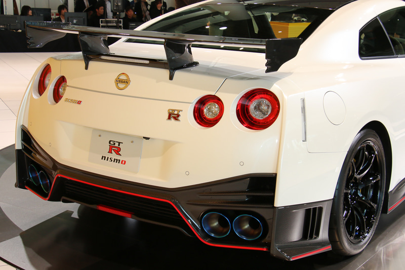 レゴ 長谷川氏の注目ポイントはGT-Rのリアビュー。丸目のランプやエキゾーストエンド、ウイングなどが“レゴらしく”表現されている