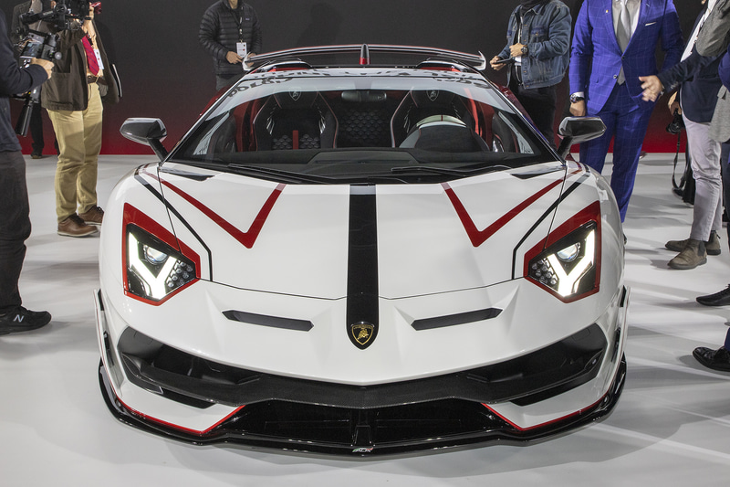 アヴェンタドール SVJ ロードスター JP63。日本や歌舞伎をイメージしたカラーになっている