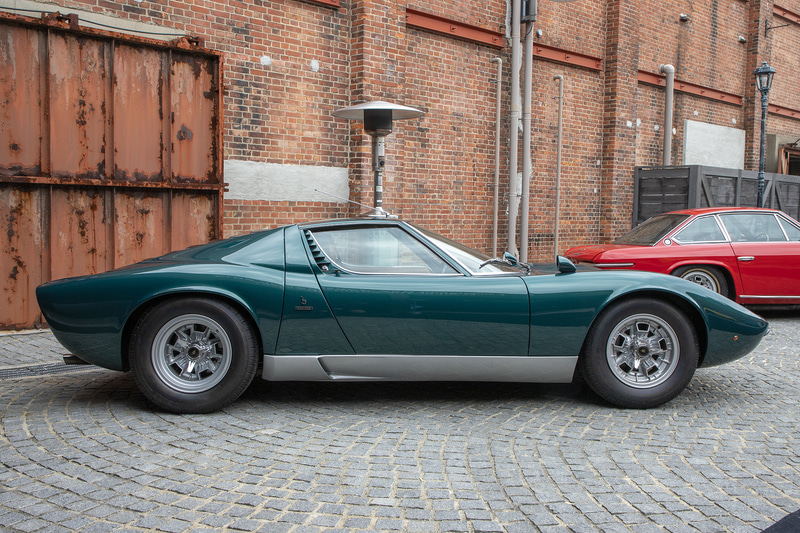 「ランボルギーニ ミウラ P400S」