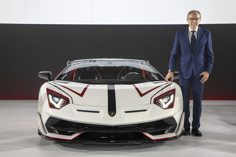 ステファノ・ドメニカリ氏とアヴェンタドール SVJ ロードスター JP63