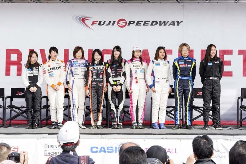 毎回恒例となっているステージでのトークショー