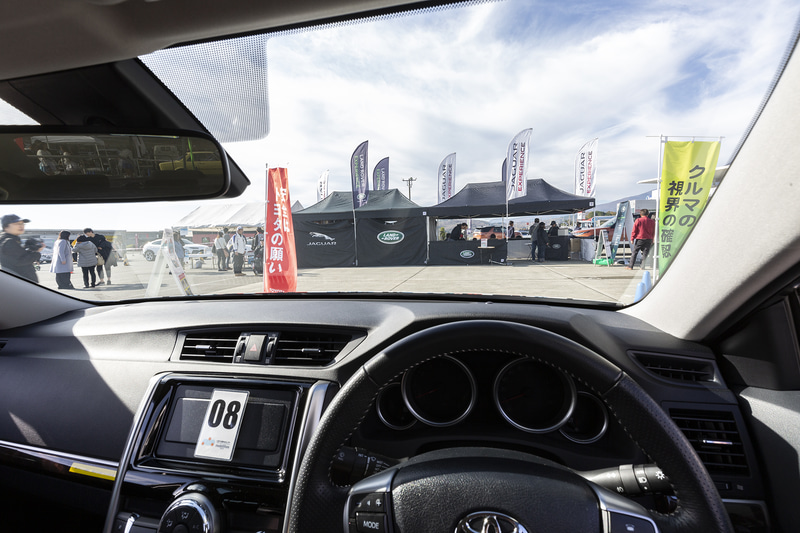 パドックで行なわれていたトヨタ交通安全センター モビリタの「死角の確認体験」