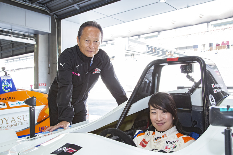 関谷正徳氏（左）と筆者（右）