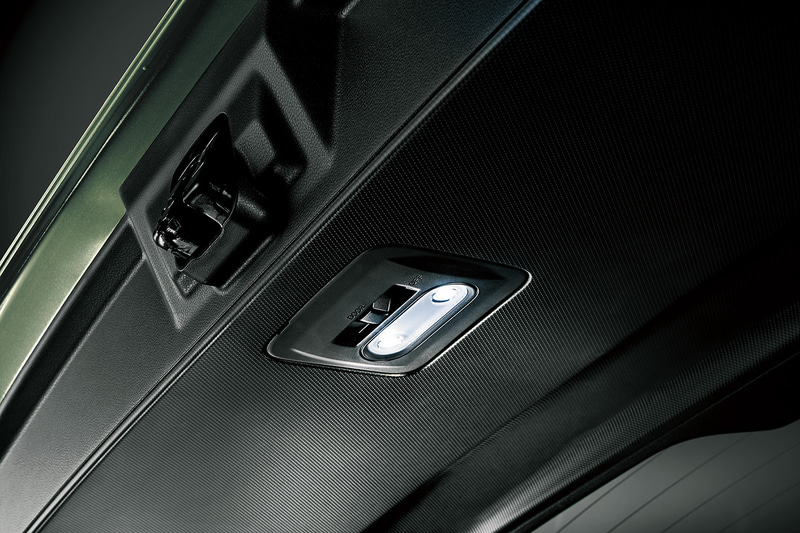 LEDリアゲートランプ（リアゲート連動）