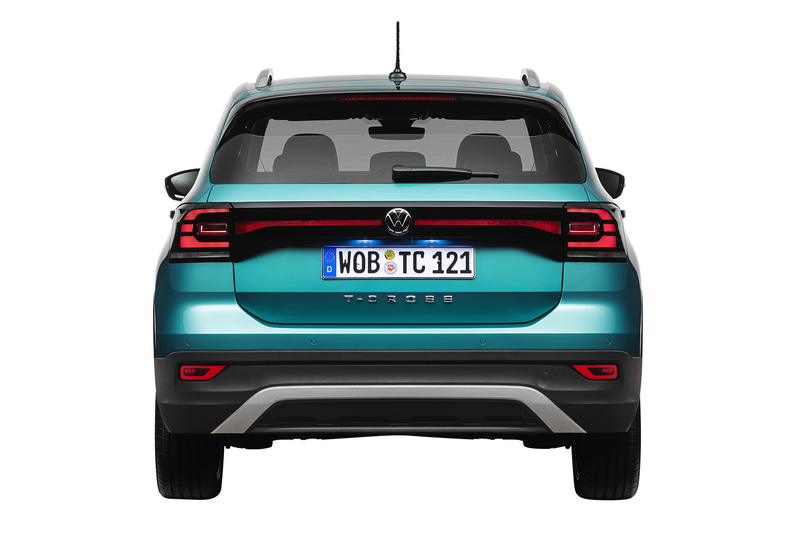 T-Crossのボディサイズは4115×1760×1580mm（全長×全幅×全高）、ホイールベースは2550mm。最高出力85kW（116PS）/5000-5500rpm、最大トルク200Nm（20.4kgfm）/2000-3500rpmを発生する直列3気筒DOHC 1.0リッターターボエンジンと7速DSGを組み合わせる