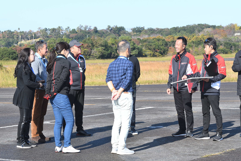 それぞれのカリキュラムは1時間の設定となっていて、納得いくまで走行できる。各グループも10名以下で、疑問が出たらすぐにインストラクターに質問できる。インストラクターと受講者の距離が近いのもPTEの魅力の1つだろう